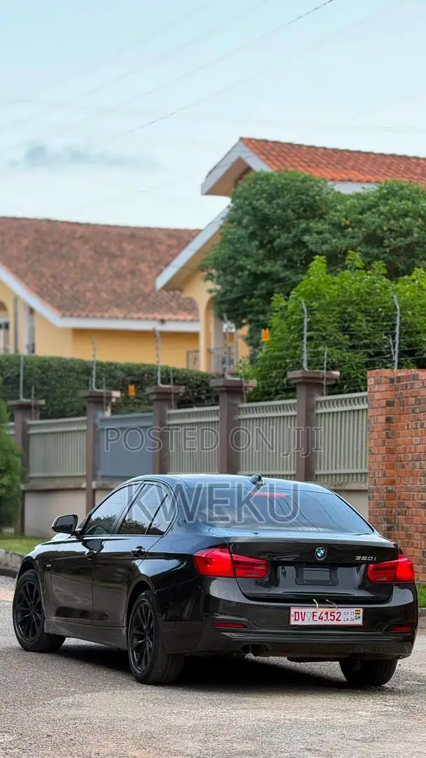 BMW 320i Sedan RWD 2016 Black