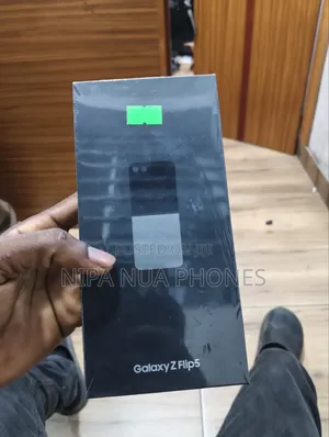 New Samsung Galaxy Z Flip5 256 GB Silver
