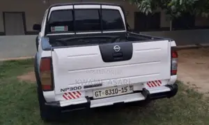 Nissan Hardbody 2012 White
