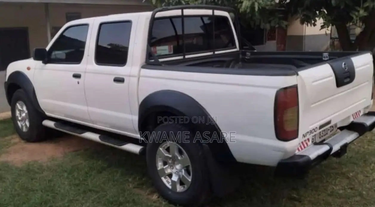 Nissan Hardbody 2012 White