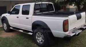 Nissan Hardbody 2012 White