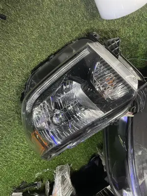 Toyota Tundra 2017-2021 Headlights Original Left Led