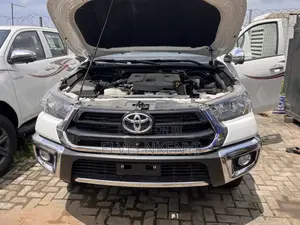 New Toyota Hilux 2025 White