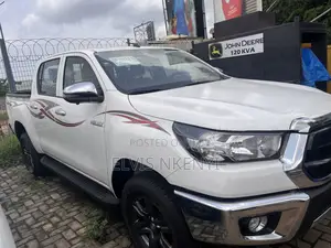 New Toyota Hilux 2025 White