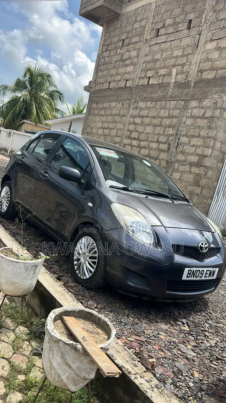 Toyota Yaris 1.5 Liftback 2009 Gray