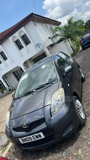 Toyota Yaris 1.5 Liftback 2009 Gray