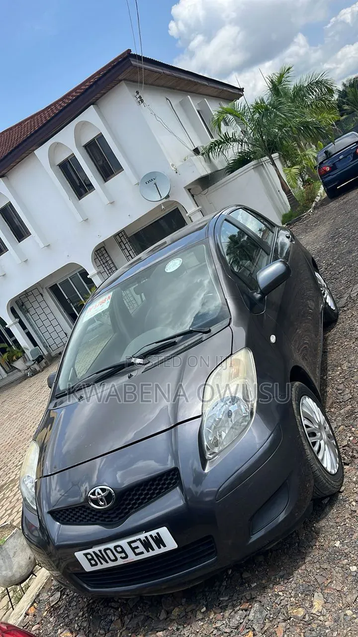 Toyota Yaris 1.5 Liftback 2009 Gray