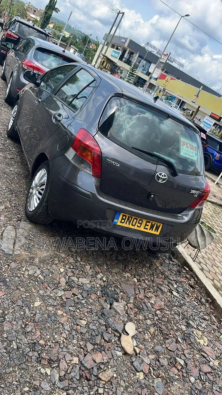 Toyota Yaris 1.5 Liftback 2009 Gray
