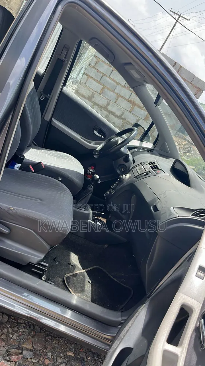 Toyota Yaris 1.5 Liftback 2009 Gray