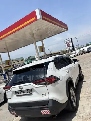 Toyota RAV4 XLE Premium 2022 White