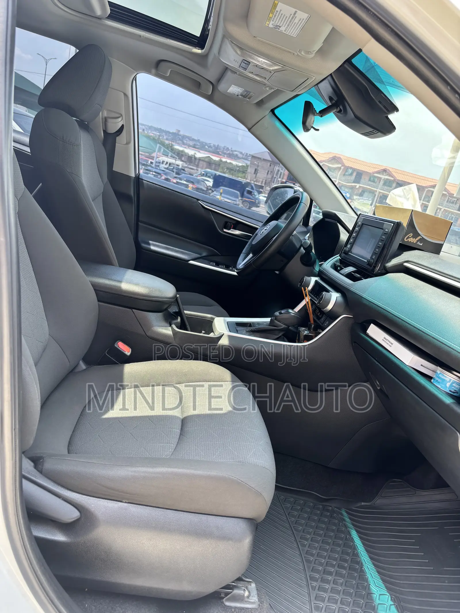 Toyota RAV4 XLE Premium 2022 White