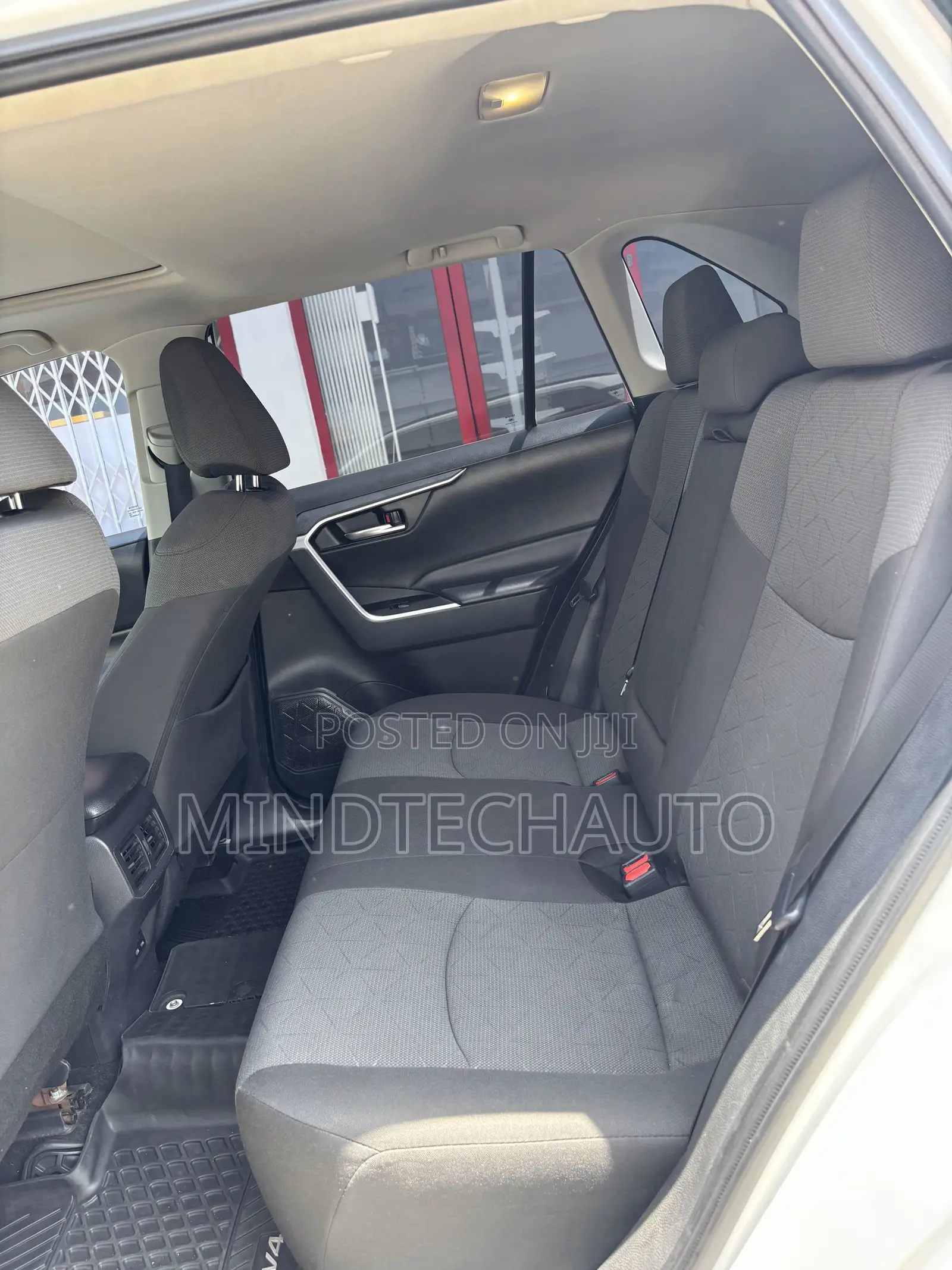 Toyota RAV4 XLE Premium 2022 White