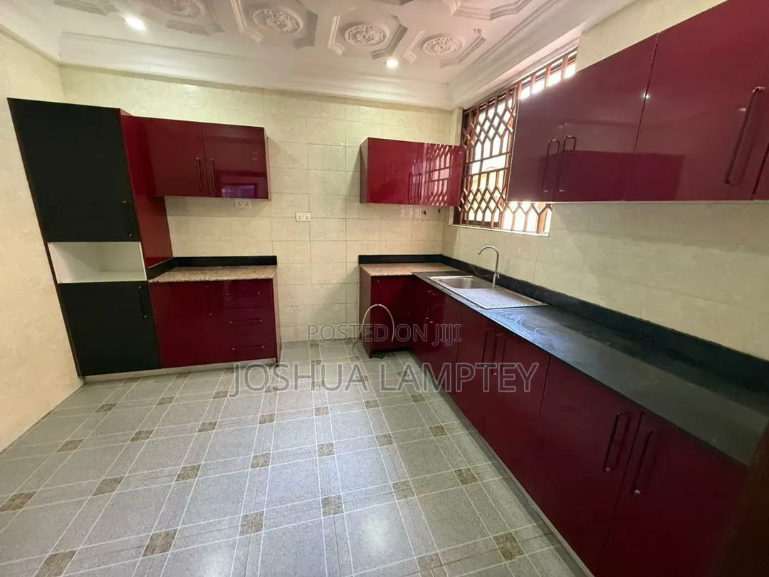 5bdrm House in Westland Ayariga, Police Station for rent