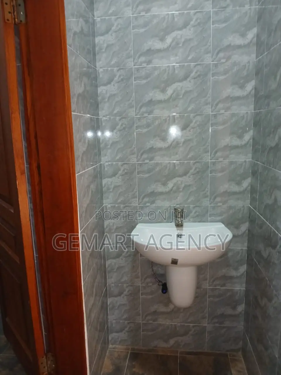 3bdrm House in Kuntunse, Accra Metropolitan for sale