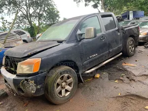 Nissan Titan Crew Cab SE 4x4 2010 Blue