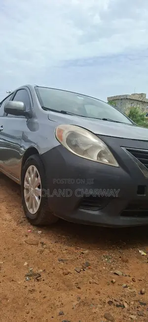 Nissan Versa 1.6 S Sedan CVT 2011 Gray