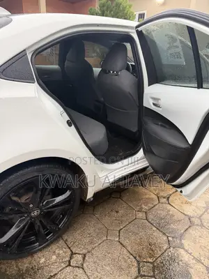 Toyota Corolla SE 2021 White