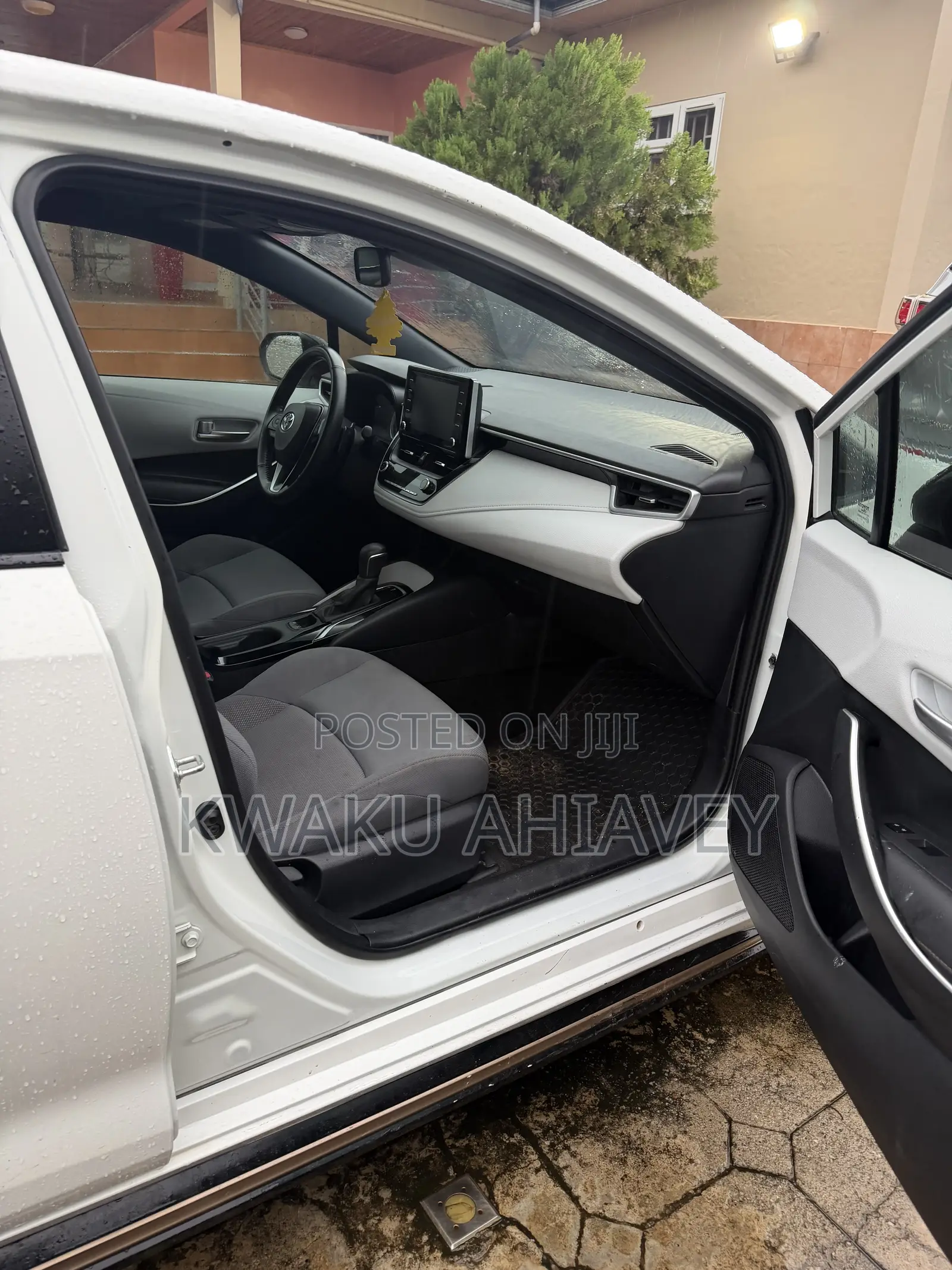 Toyota Corolla SE 2021 White
