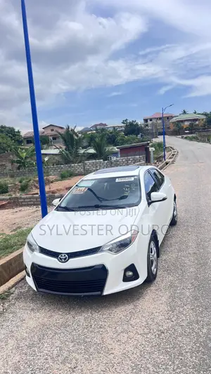 Toyota Corolla S 4dr Sedan (1.8L 4cyl CVT) 2015 White