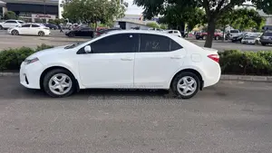 Toyota Corolla S 4dr Sedan (1.8L 4cyl CVT) 2015 White