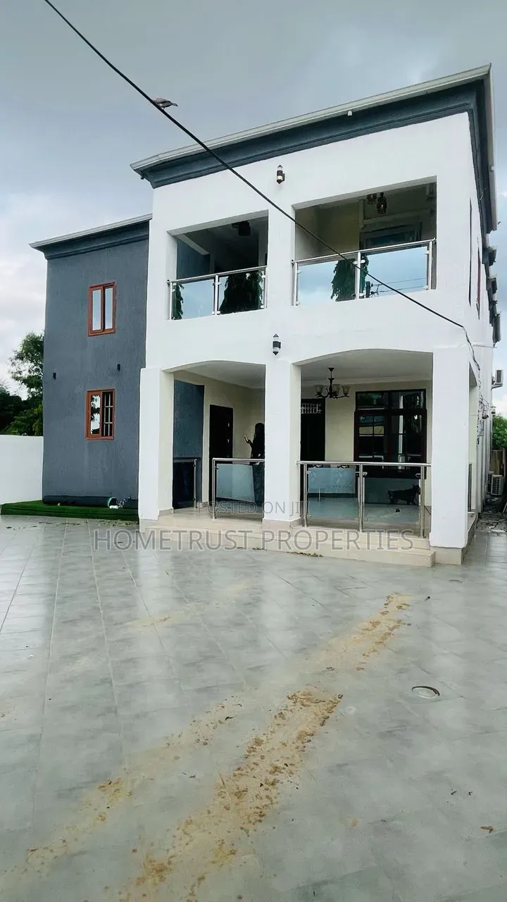 Furnished 6bdrm Duplex in Ablekuma Ga Odumase, Pentecost for sale