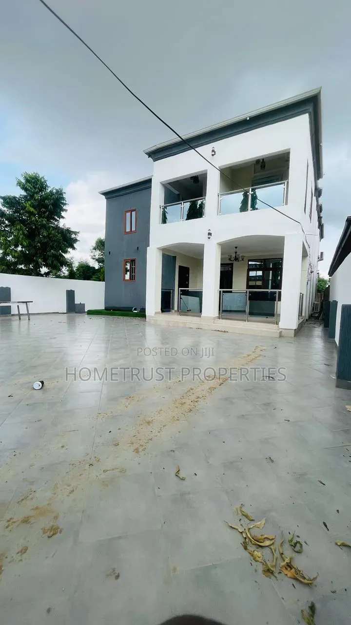 Furnished 6bdrm Duplex in Ablekuma Ga Odumase, Pentecost for sale