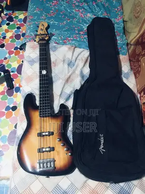 Fender Deluxe v Active Bass