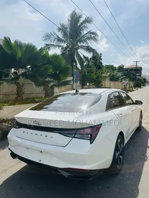 Hyundai Elantra Limited 2023 White
