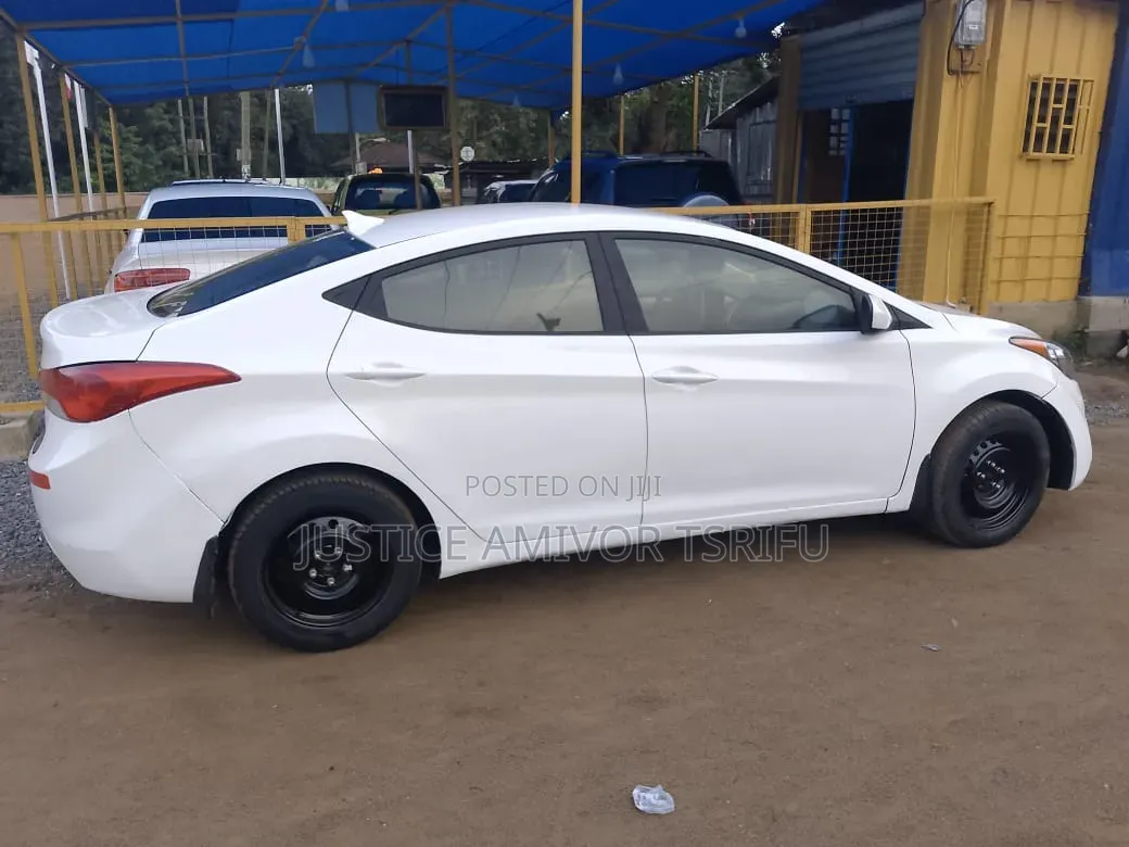 Hyundai Elantra 2011 White