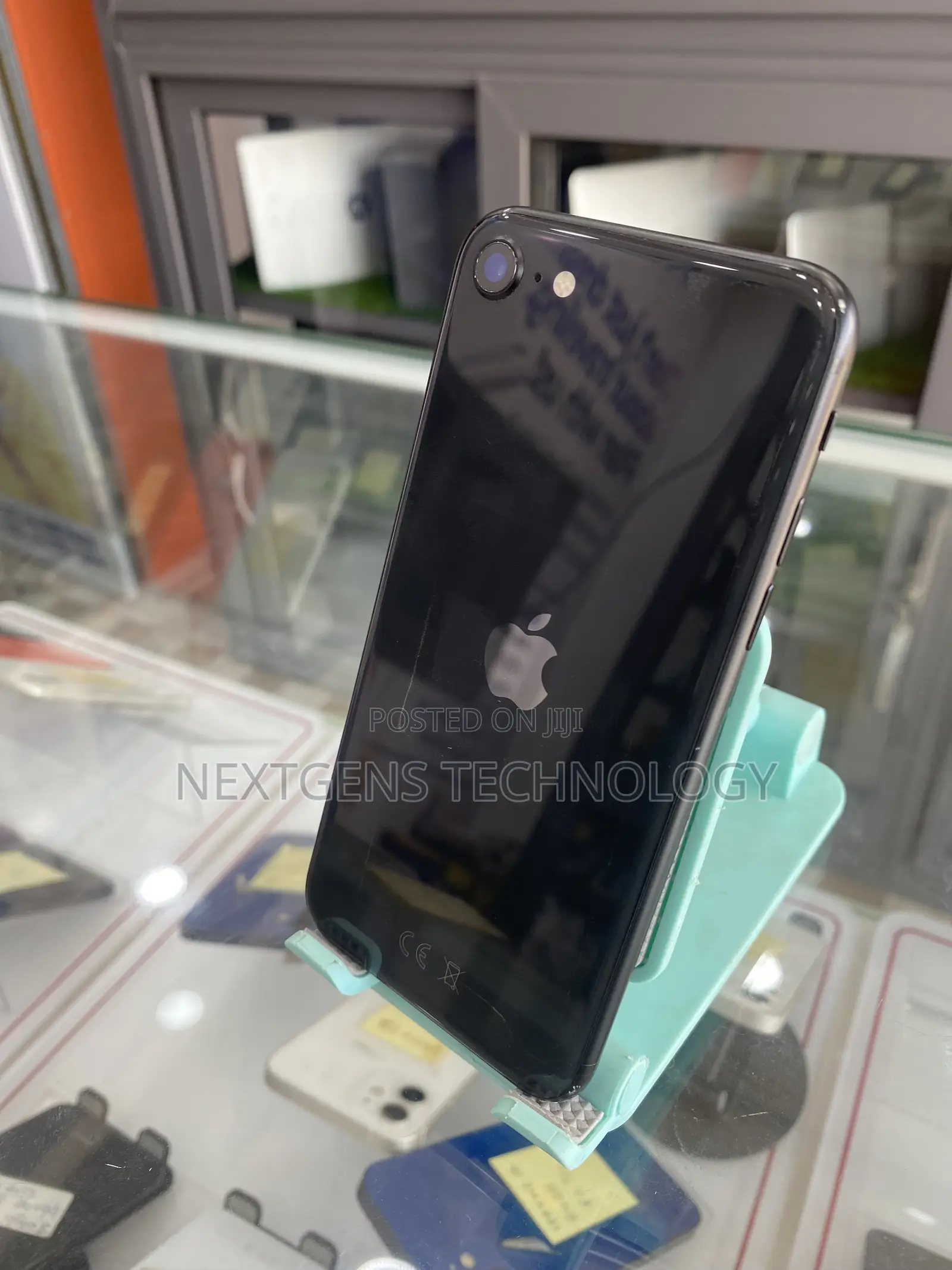 Apple iPhone SE (2020) 128 GB Black
