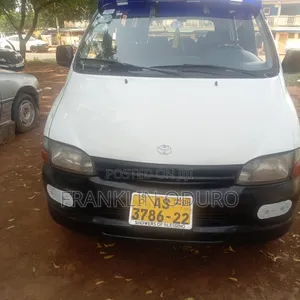 Toyota HiAce 2013 White