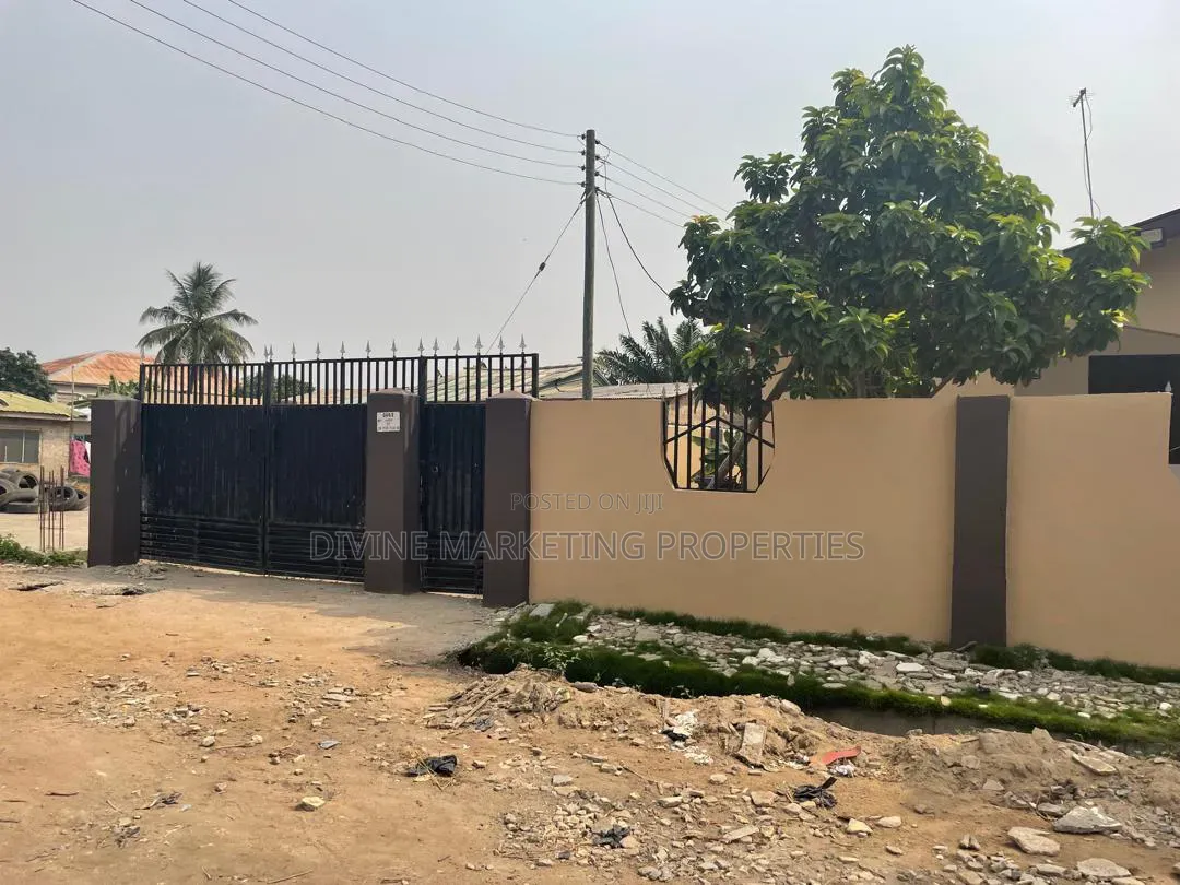 5bdrm House in Kakraba, Adade for sale