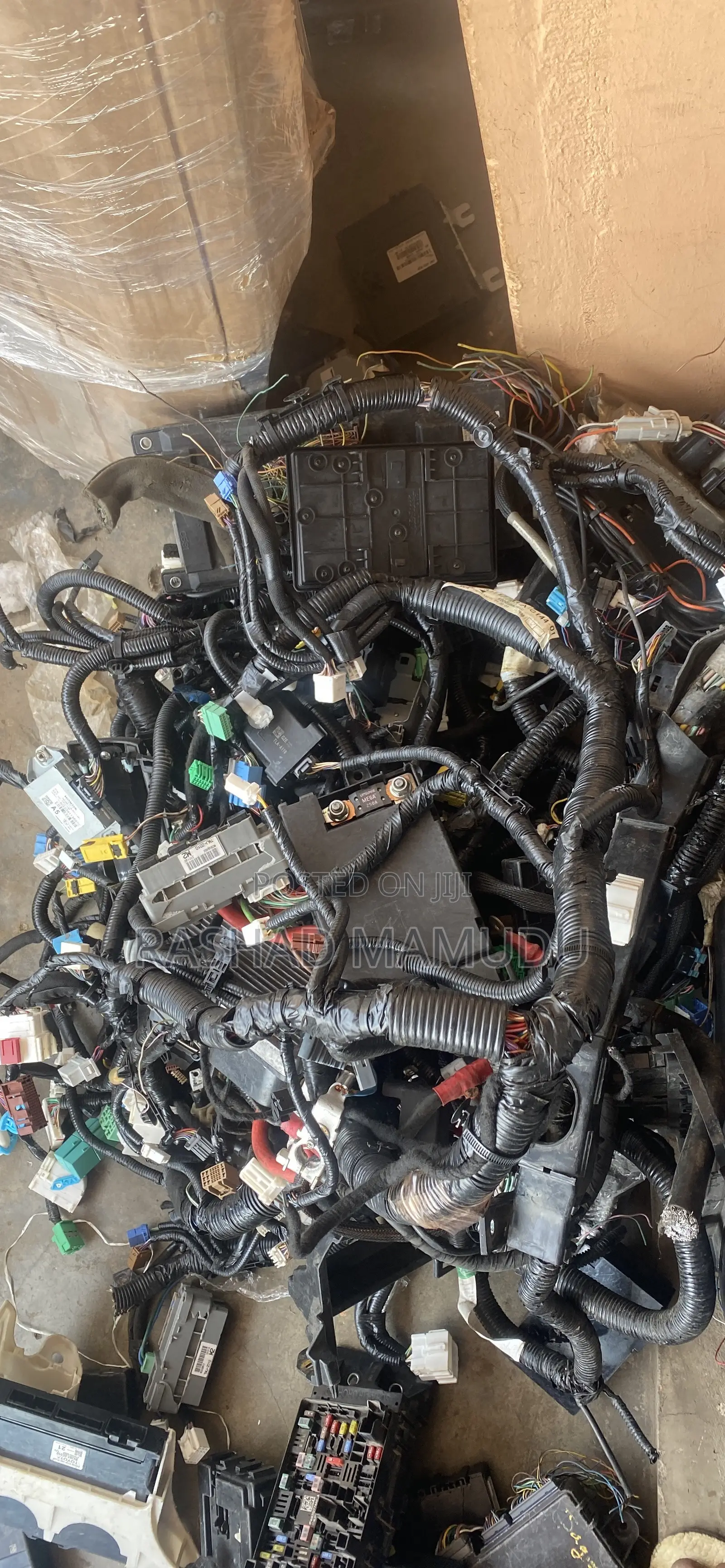 Dashboard Wires,Bcm and Dashboard Fuse Board
