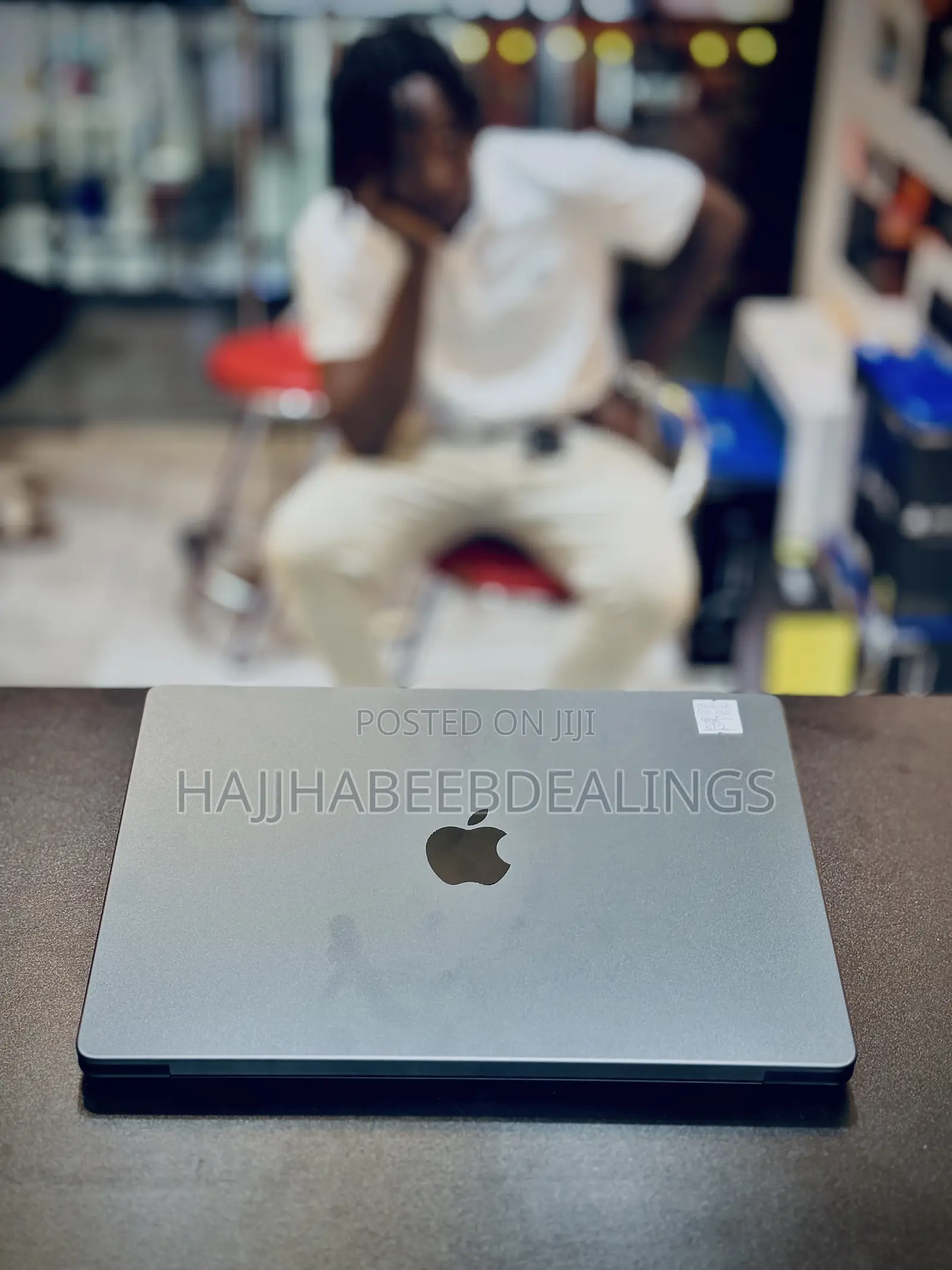 New Laptop Apple MacBook Pro 2025 M5 16GB Apple M5 SSD 512GB