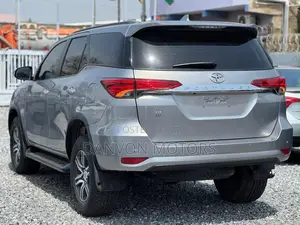 Toyota Fortuner 2.7 AWD 2017 Silver