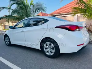 Hyundai Elantra Limited Sedan FWD (1.8L 4cyl 6A) 2016 Silver