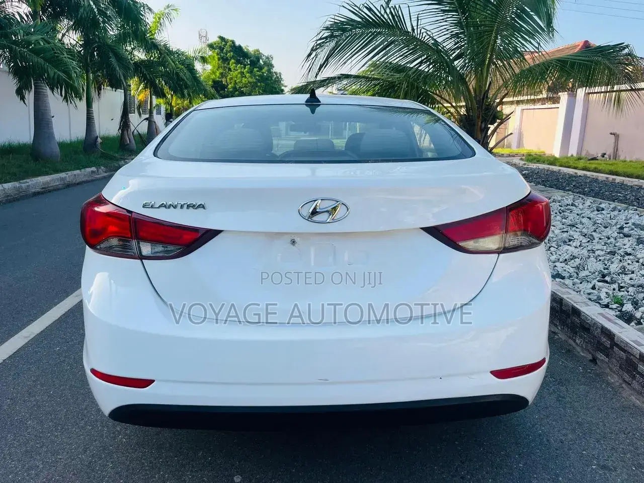 Hyundai Elantra Limited Sedan FWD (1.8L 4cyl 6A) 2016 Silver