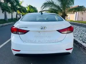 Hyundai Elantra Limited Sedan FWD (1.8L 4cyl 6A) 2016 Silver