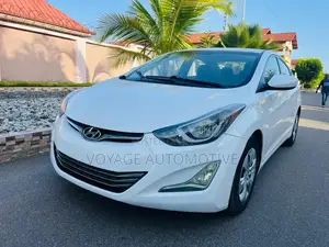 Hyundai Elantra Limited Sedan FWD (1.8L 4cyl 6A) 2016 Silver