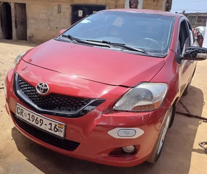 Toyota Yaris 2010 Red