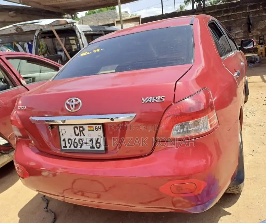 Toyota Yaris 2010 Red