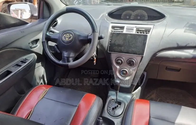 Toyota Yaris 2010 Red