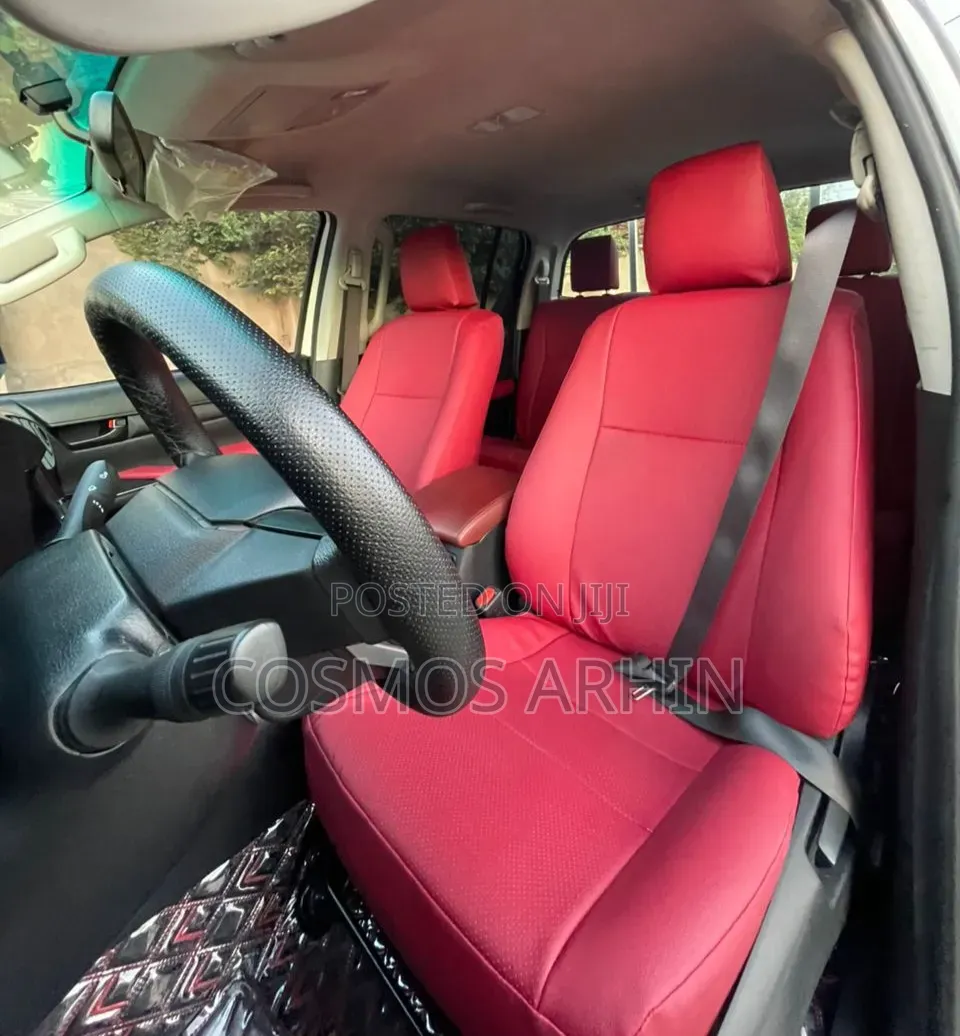Toyota Hilux 2024 Gray
