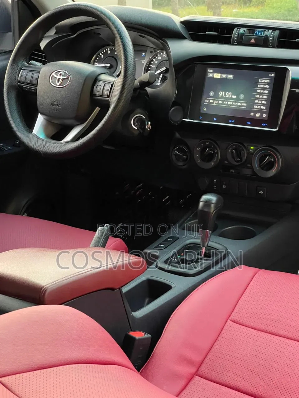 Toyota Hilux 2024 Gray