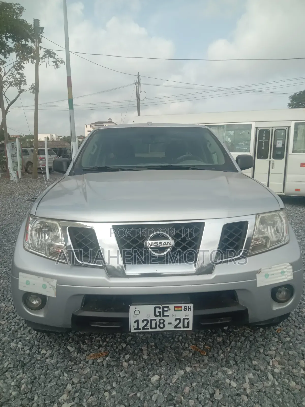 Nissan Frontier 2011 Silver