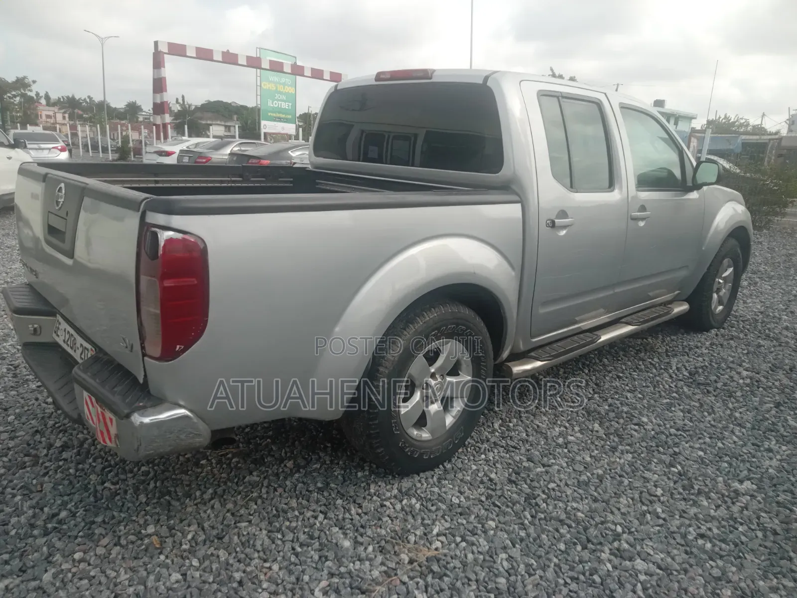 Nissan Frontier 2011 Silver