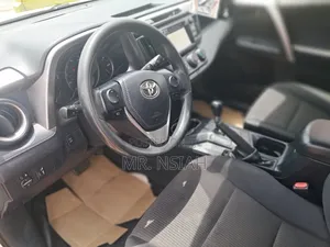 Toyota RAV4 LE AWD (2.5L 4cyl 6A) 2016 White