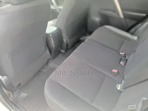Toyota RAV4 LE AWD (2.5L 4cyl 6A) 2016 White