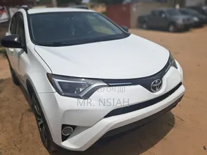Toyota RAV4 LE AWD (2.5L 4cyl 6A) 2016 White