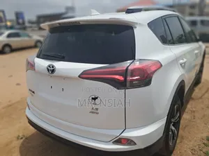 Toyota RAV4 LE AWD (2.5L 4cyl 6A) 2016 White